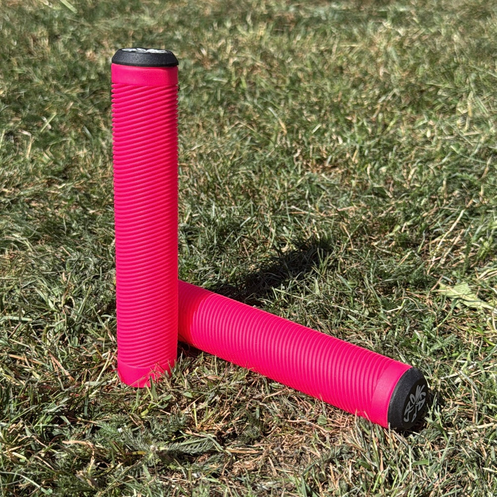 1 Pair of Grips (Pink)